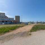 Lo raggiungiamo lasciandoci alle spalle il Palazzo dell�Inail e superando una vasta area adibita a parcheggio